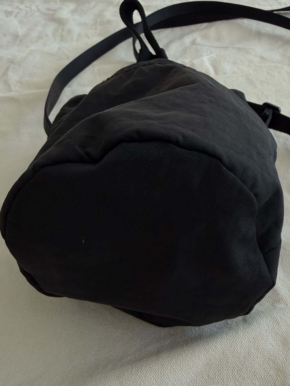 BAGGU Mini Nylon Bucket Bag LIKE NEW - Picture 4 of 9